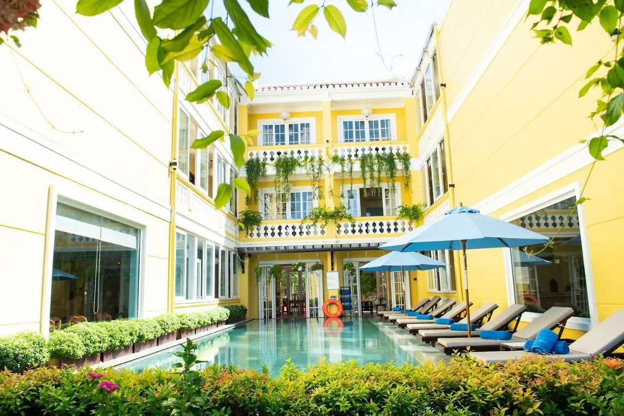 Hotel Waterfront Hoi An Resort