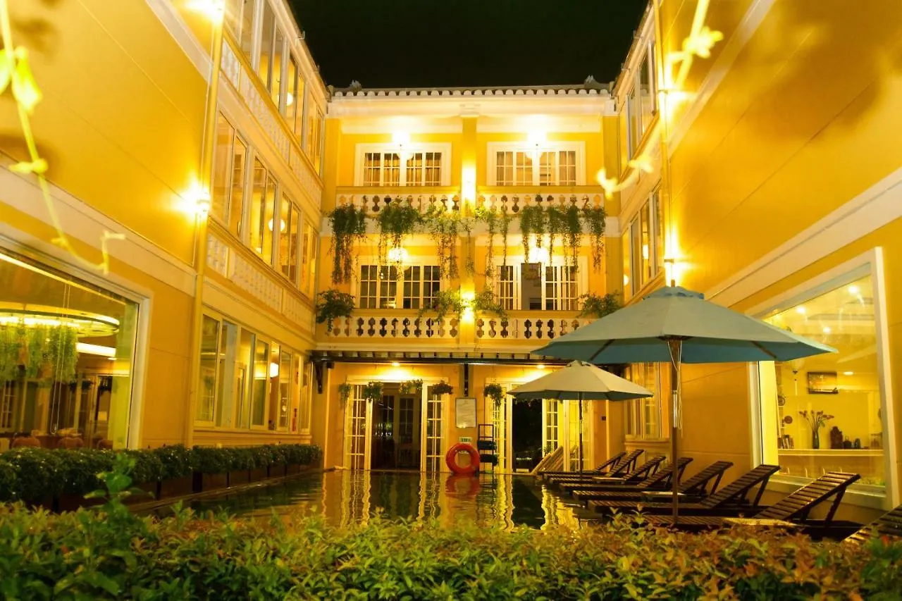 Waterfront Hoi An Resort 3*,