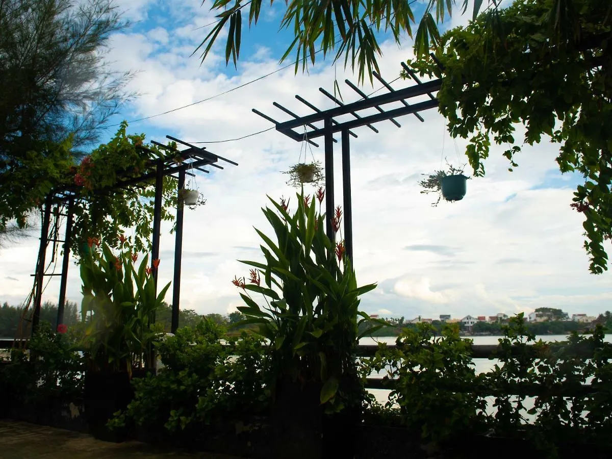 Hotel Waterfront Hoi An Resort