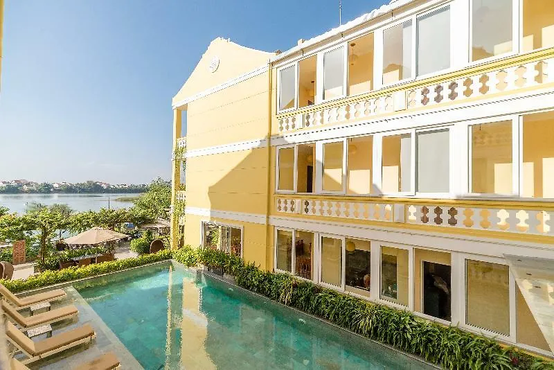 Waterfront Hoi An Resort 3*,