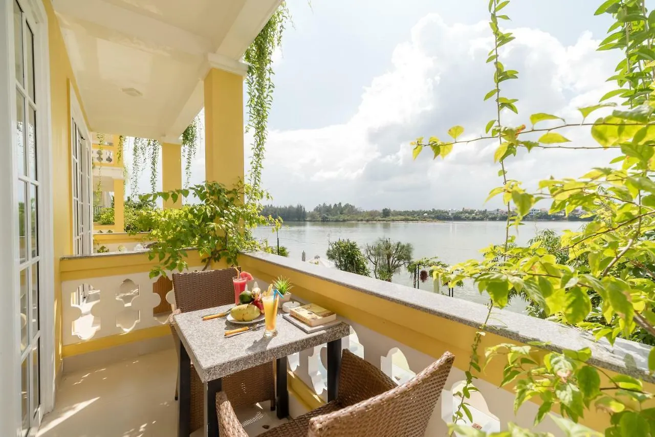 فندق Waterfront Hoi An Resort