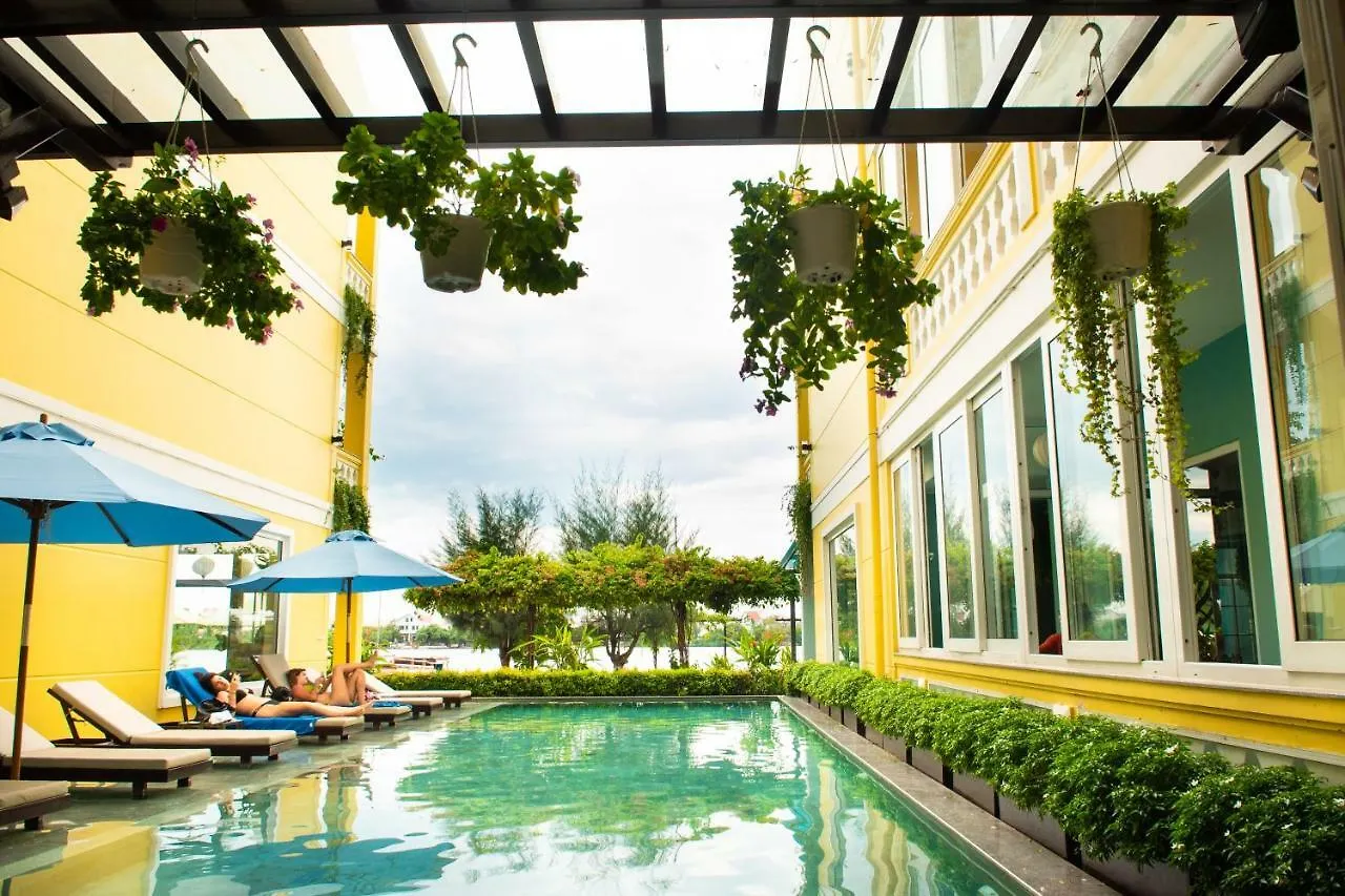 Waterfront Hoi An Resort 3*,
